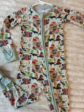 Kindthing Tencel Convertible Zippy 🌿📖✨
Size 12–18 Months
